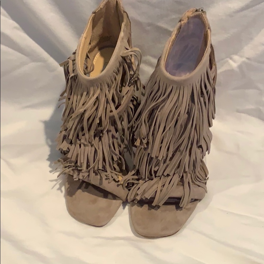 Never worn Steve Madden pumps